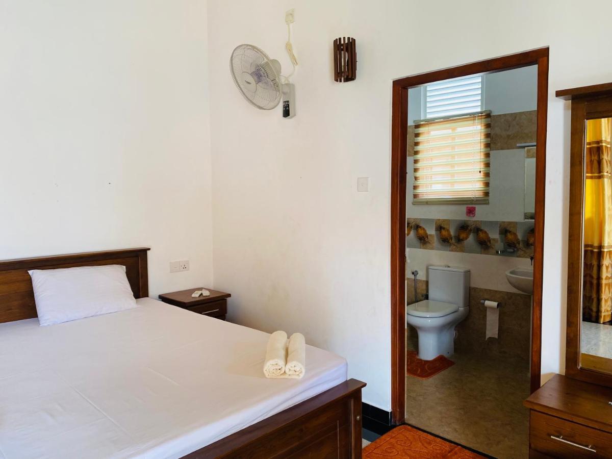 The Kingslayer Resort Негомбо Екстериор снимка