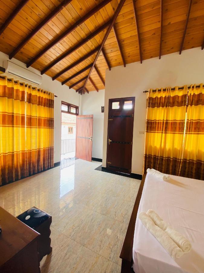 The Kingslayer Resort Негомбо Екстериор снимка